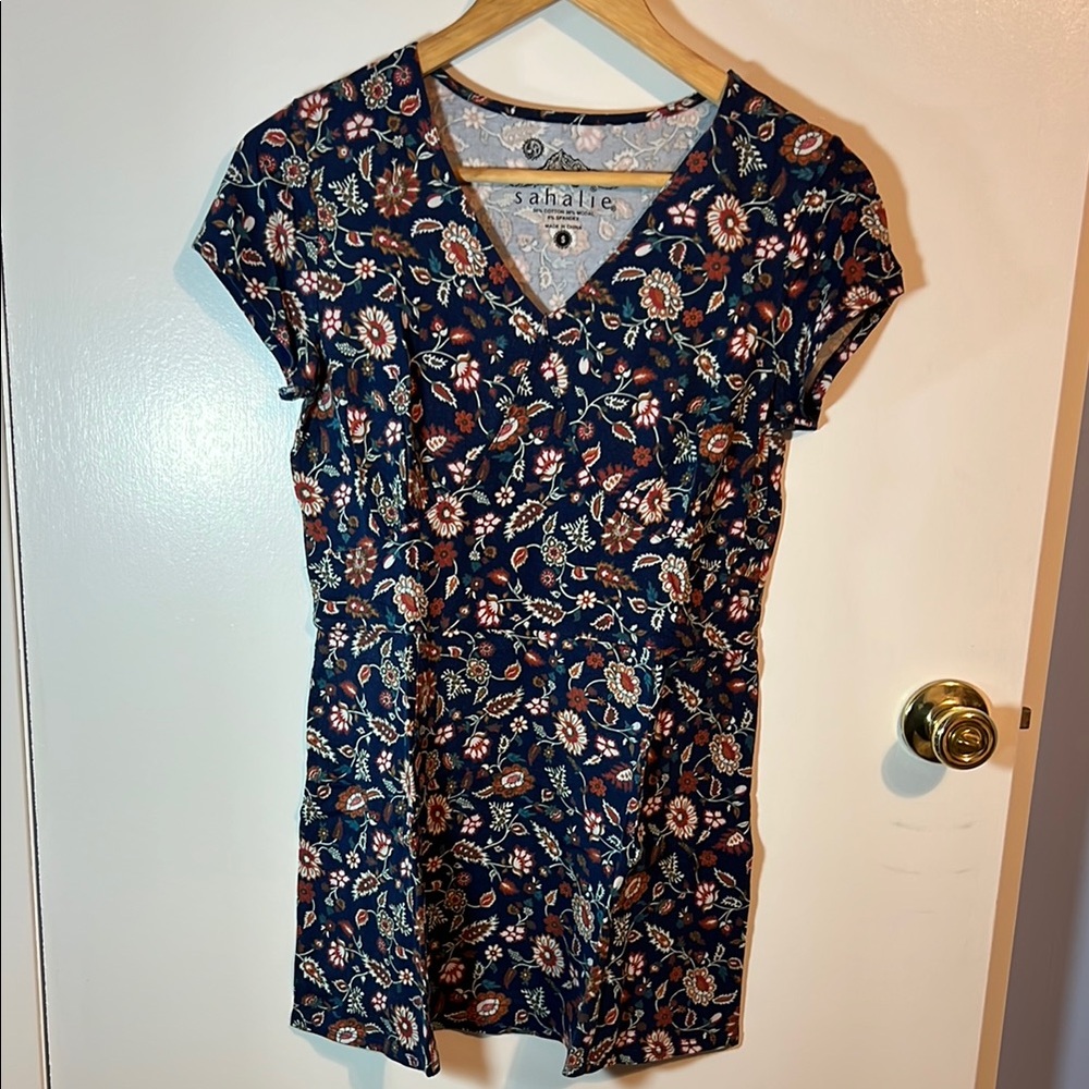 Sahalie V-Neck Tunic Top size small